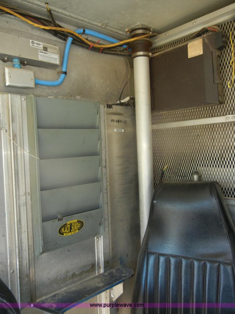 image for item D4744 2000 Freightliner MT45 step van