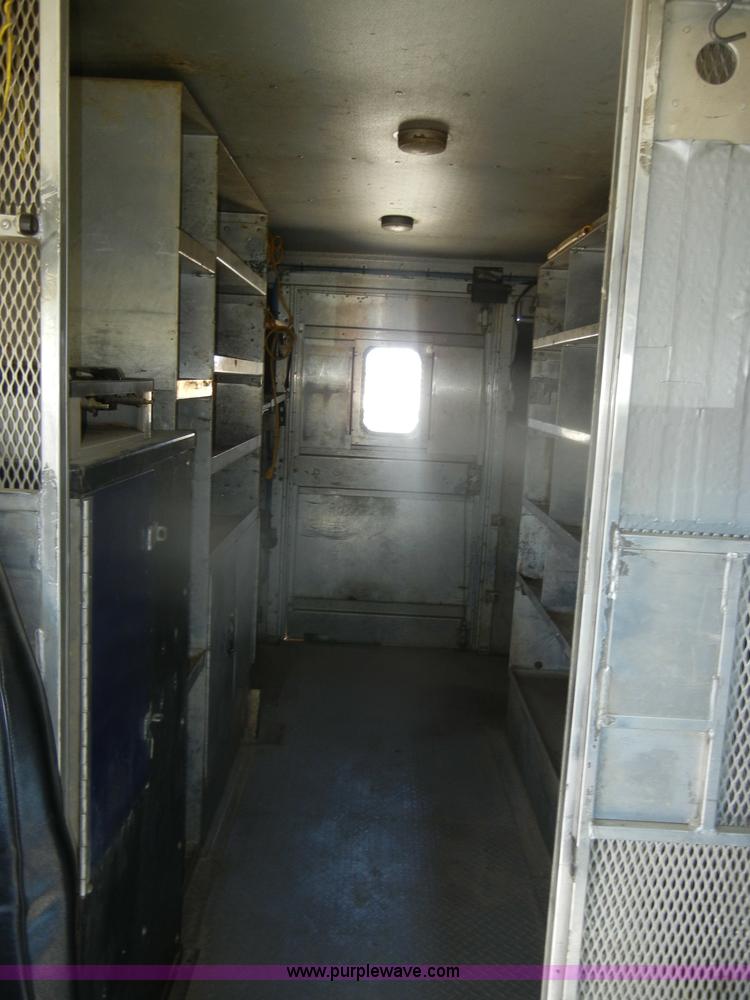 image for item D4744 2000 Freightliner MT45 step van