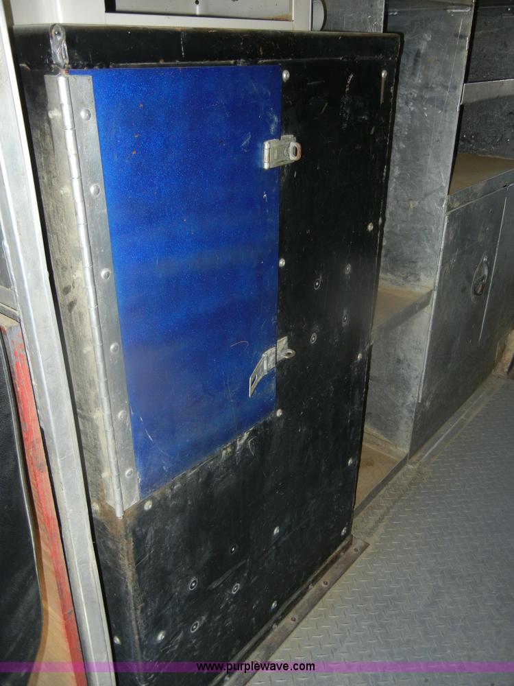 image for item D4744 2000 Freightliner MT45 step van