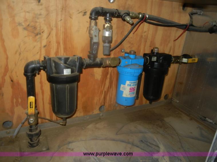 image for item D4744 2000 Freightliner MT45 step van