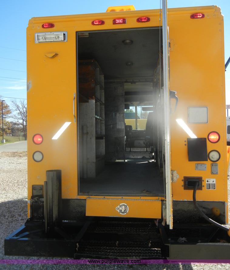 image for item D4744 2000 Freightliner MT45 step van