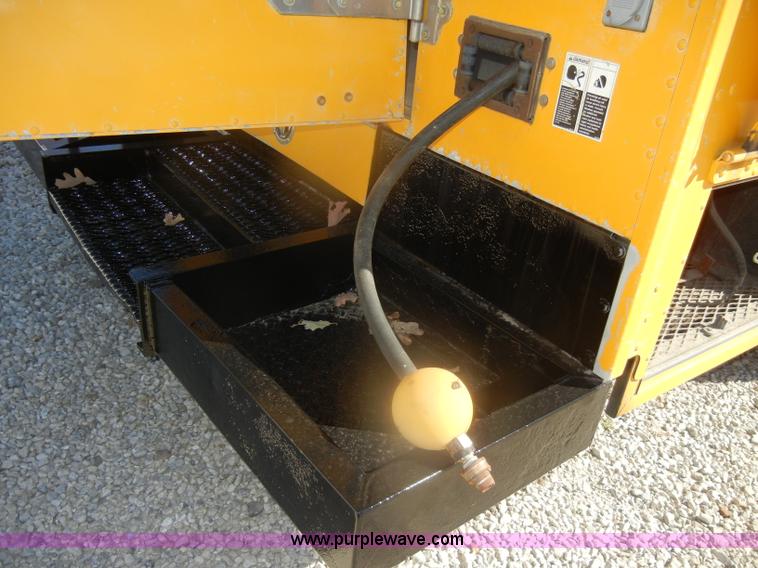 image for item D4744 2000 Freightliner MT45 step van