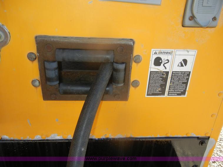 image for item D4744 2000 Freightliner MT45 step van