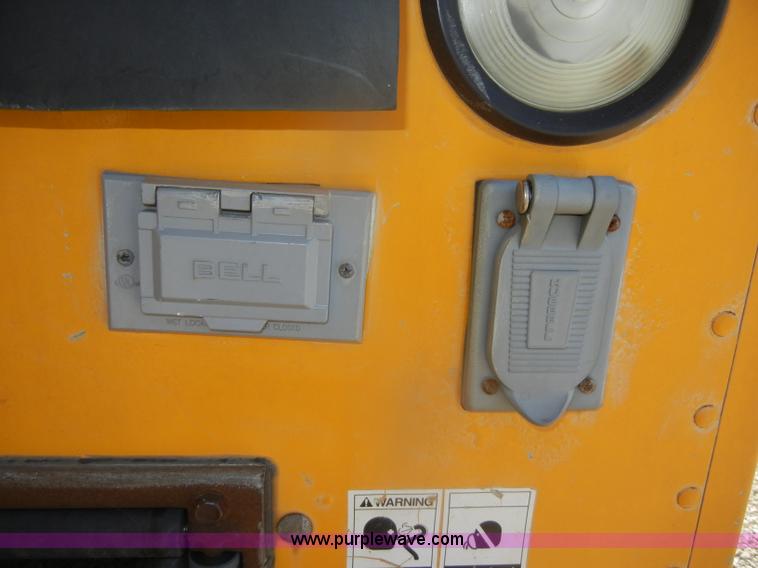 image for item D4744 2000 Freightliner MT45 step van