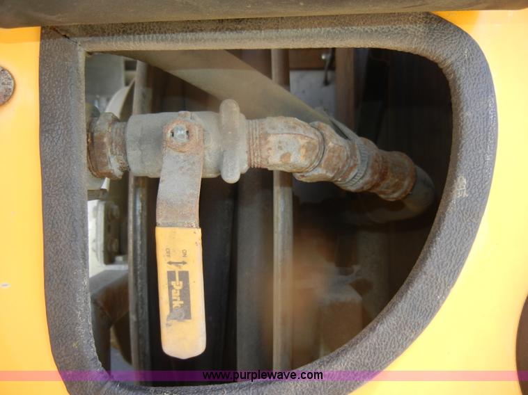 image for item D4744 2000 Freightliner MT45 step van