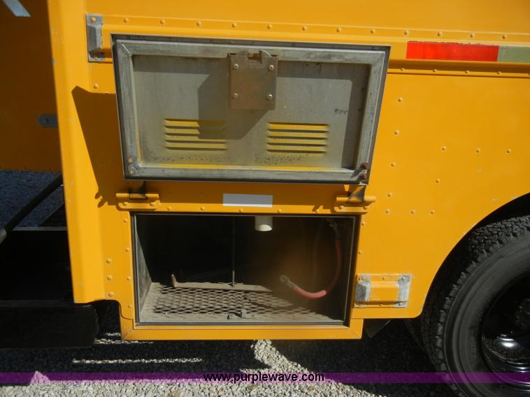 image for item D4744 2000 Freightliner MT45 step van