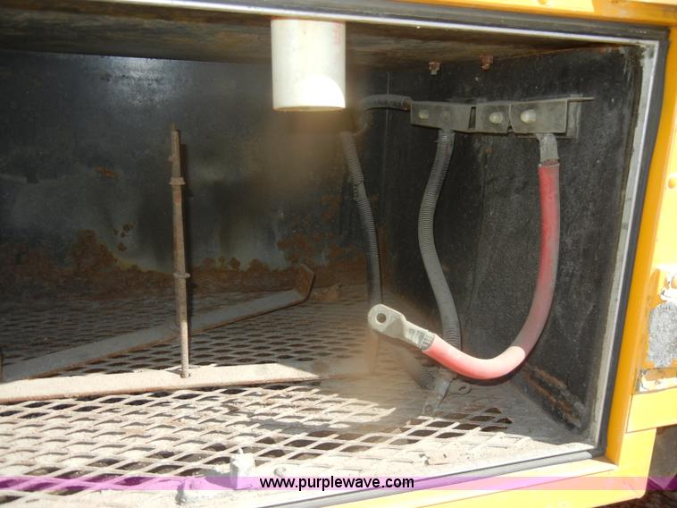 image for item D4744 2000 Freightliner MT45 step van