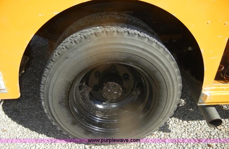 image for item D4744 2000 Freightliner MT45 step van