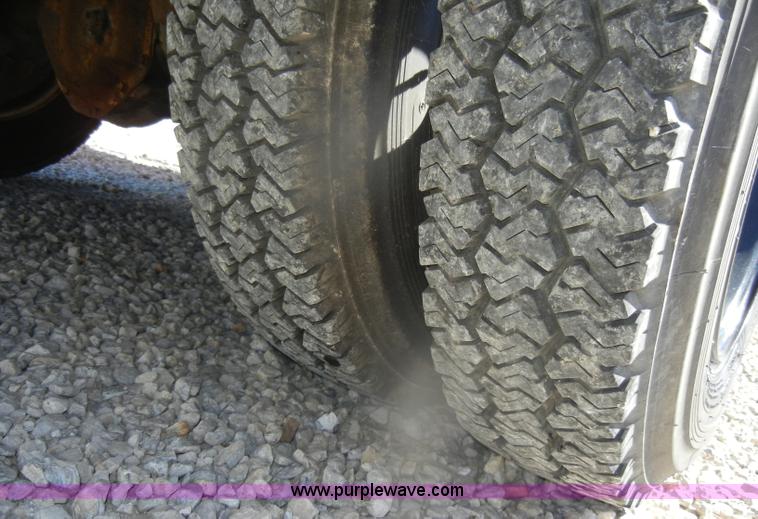 image for item D4744 2000 Freightliner MT45 step van