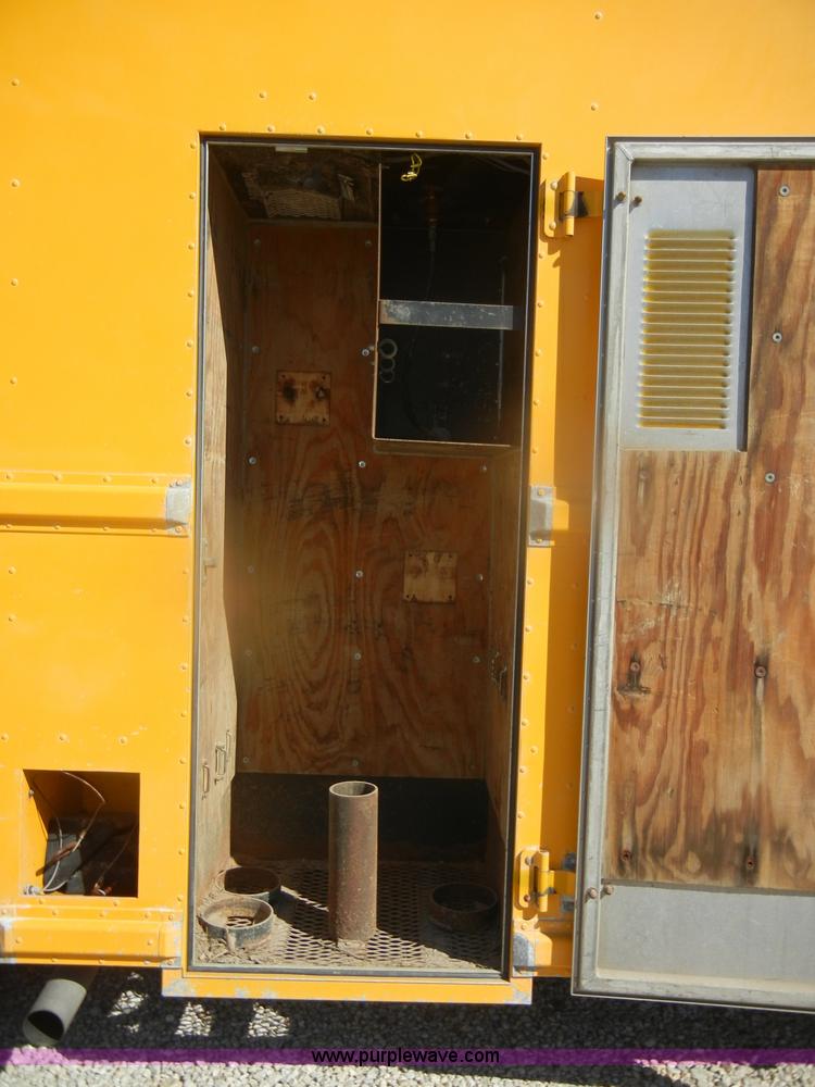 image for item D4744 2000 Freightliner MT45 step van