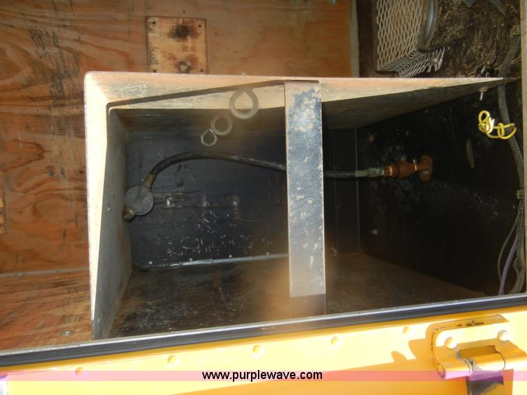 image for item D4744 2000 Freightliner MT45 step van