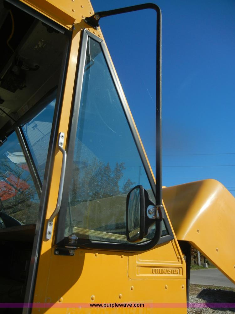 image for item D4744 2000 Freightliner MT45 step van