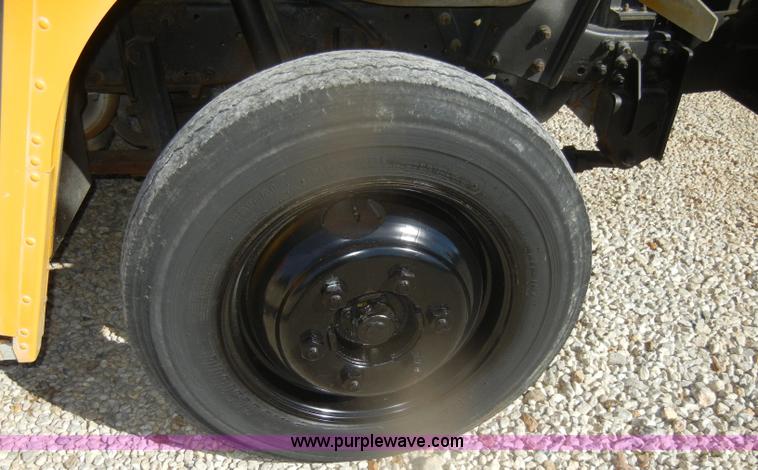 image for item D4744 2000 Freightliner MT45 step van