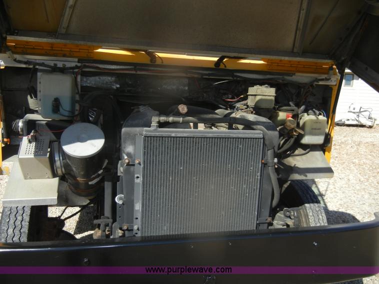 image for item D4744 2000 Freightliner MT45 step van