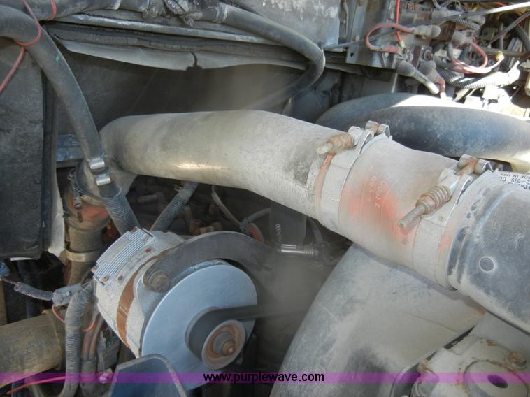 image for item D4744 2000 Freightliner MT45 step van