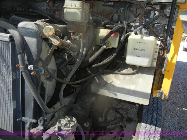 image for item D4744 2000 Freightliner MT45 step van