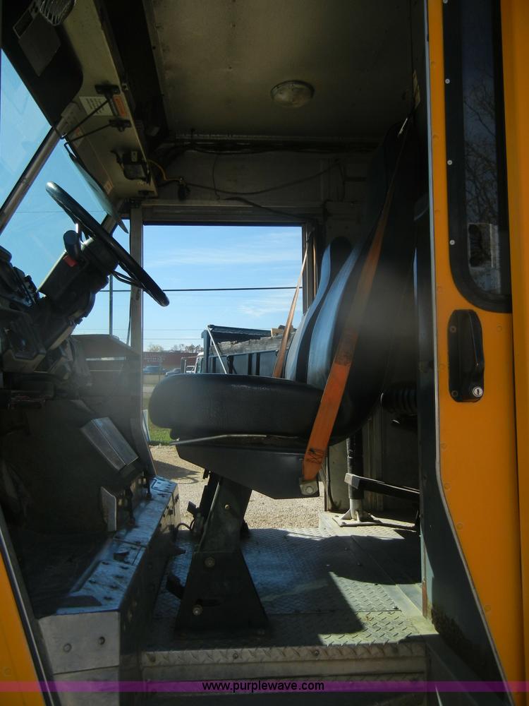 image for item D4744 2000 Freightliner MT45 step van