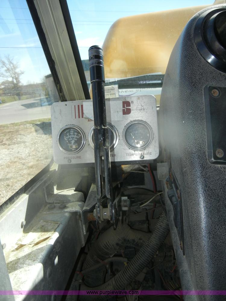 image for item D4744 2000 Freightliner MT45 step van