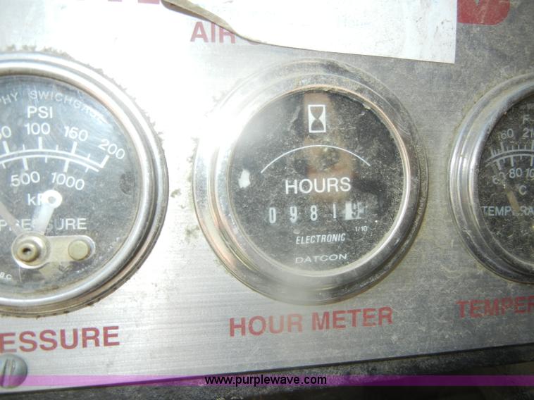 image for item D4744 2000 Freightliner MT45 step van