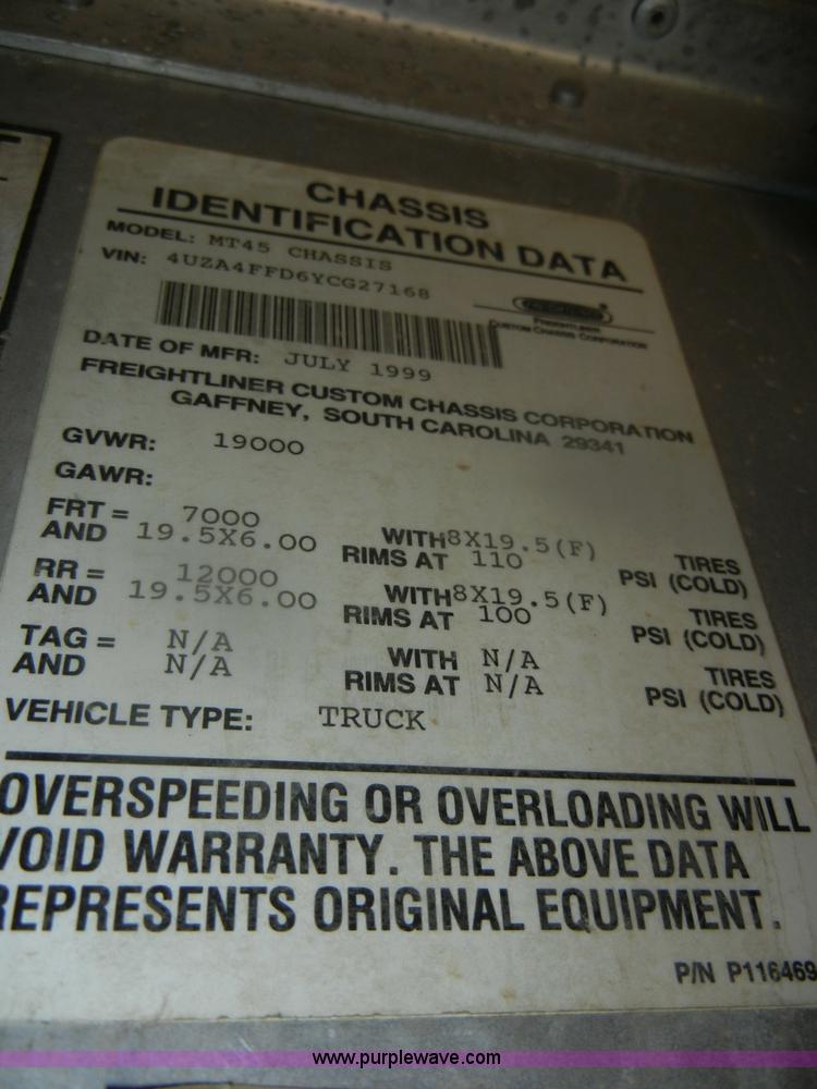 image for item D4744 2000 Freightliner MT45 step van