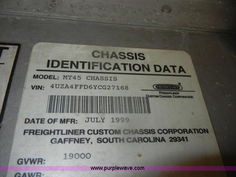 image for item D4744 2000 Freightliner MT45 step van