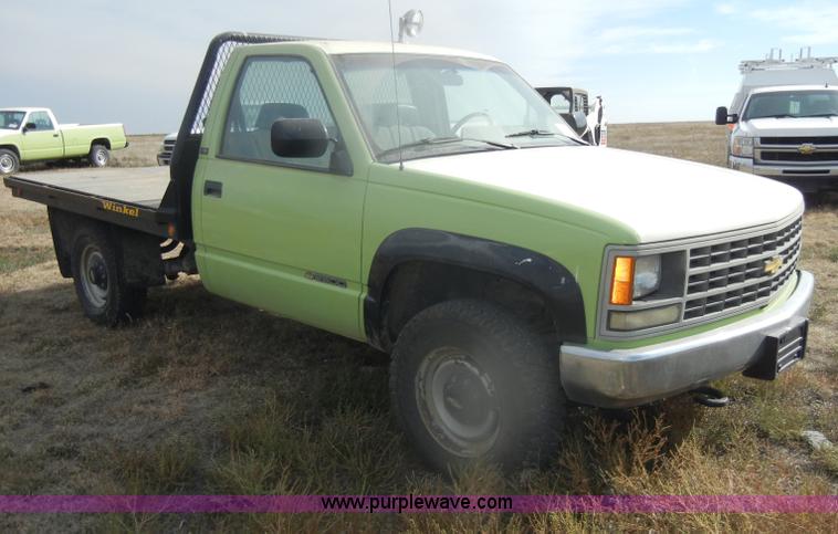 image for item D4831 1992 Chevrolet Cheyenne K2500 flatbed pickup truck