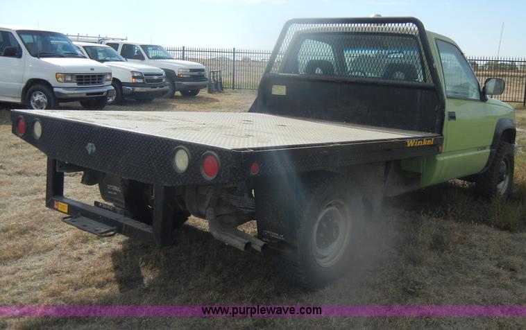 image for item D4831 1992 Chevrolet Cheyenne K2500 flatbed pickup truck