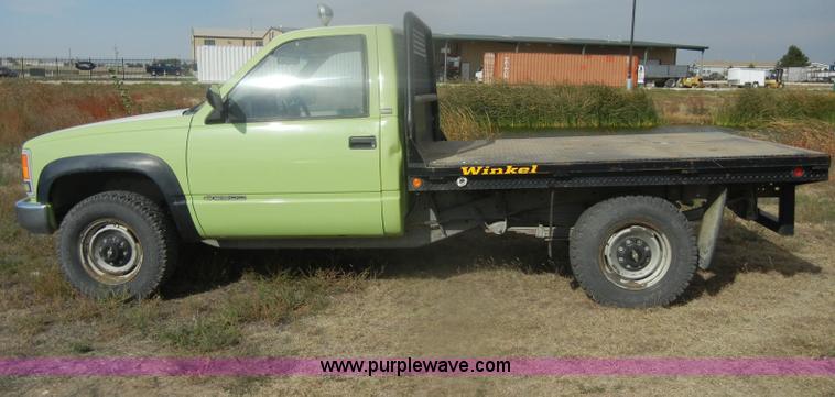 image for item D4831 1992 Chevrolet Cheyenne K2500 flatbed pickup truck