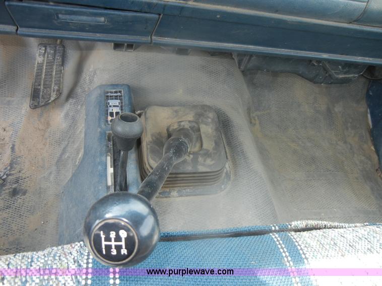 image for item D4831 1992 Chevrolet Cheyenne K2500 flatbed pickup truck