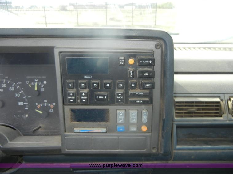 image for item D4831 1992 Chevrolet Cheyenne K2500 flatbed pickup truck