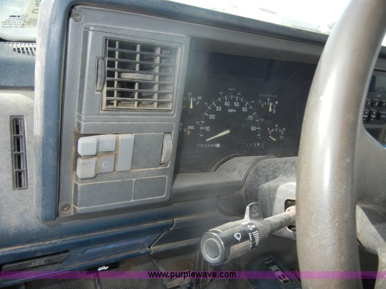 image for item D4831 1992 Chevrolet Cheyenne K2500 flatbed pickup truck