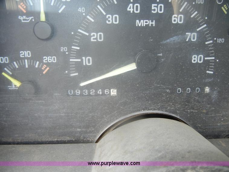 image for item D4831 1992 Chevrolet Cheyenne K2500 flatbed pickup truck