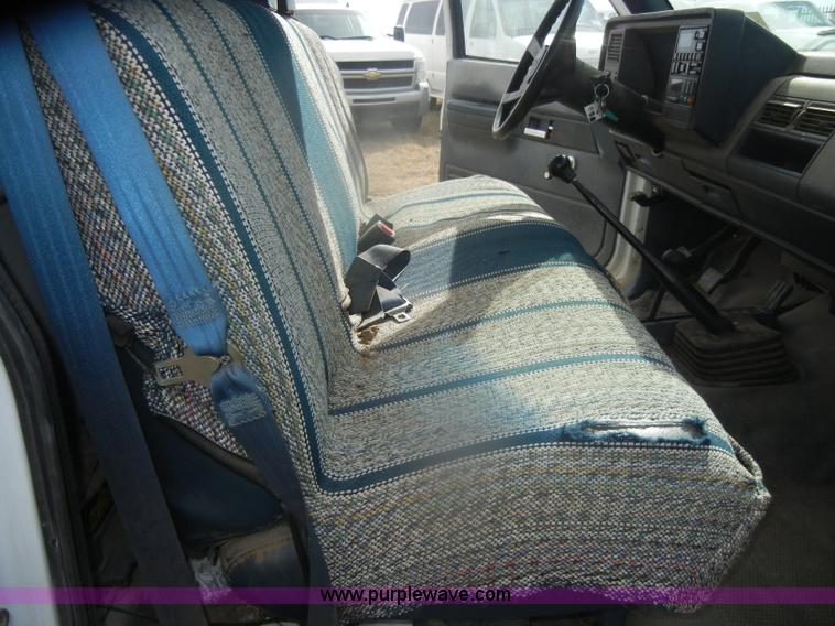 image for item D4831 1992 Chevrolet Cheyenne K2500 flatbed pickup truck