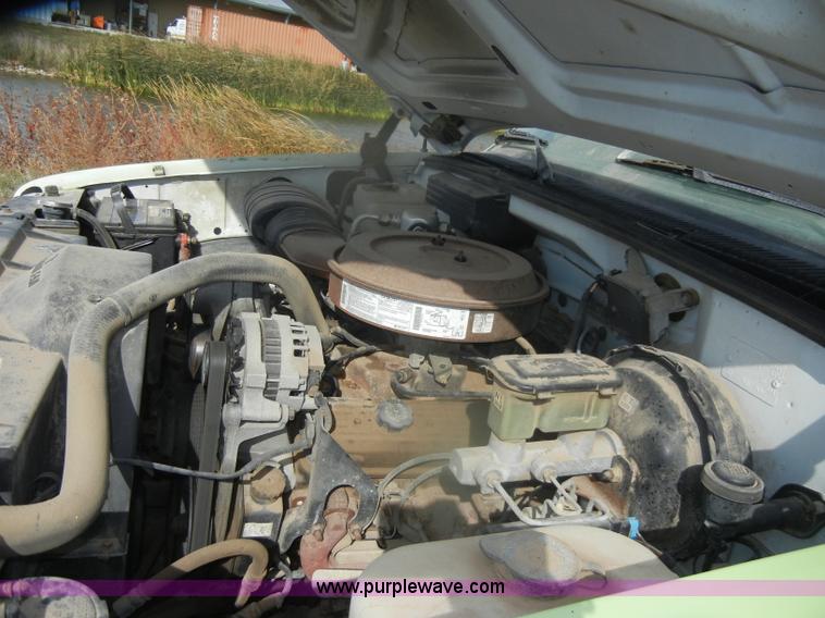 image for item D4831 1992 Chevrolet Cheyenne K2500 flatbed pickup truck