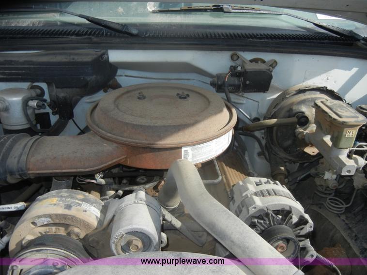 image for item D4831 1992 Chevrolet Cheyenne K2500 flatbed pickup truck