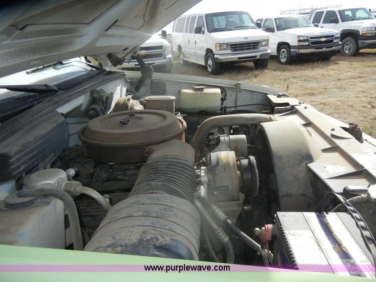 image for item D4831 1992 Chevrolet Cheyenne K2500 flatbed pickup truck