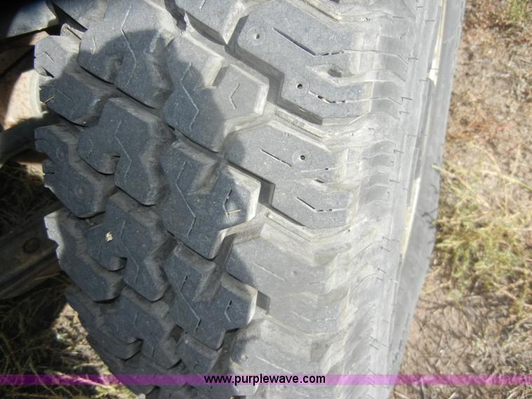 image for item D4831 1992 Chevrolet Cheyenne K2500 flatbed pickup truck