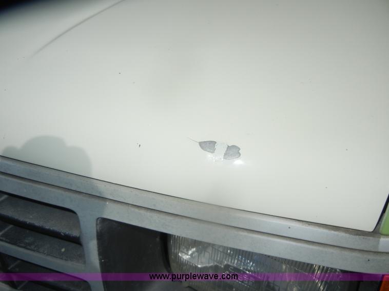 image for item D4831 1992 Chevrolet Cheyenne K2500 flatbed pickup truck