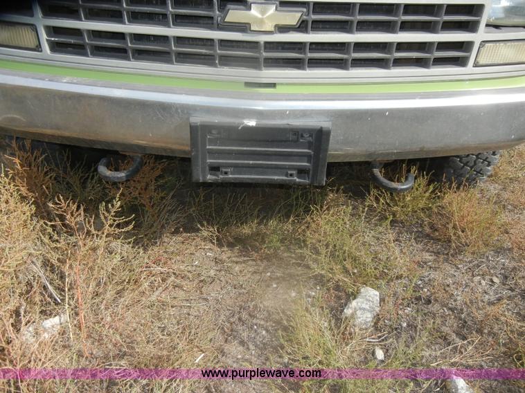 image for item D4831 1992 Chevrolet Cheyenne K2500 flatbed pickup truck