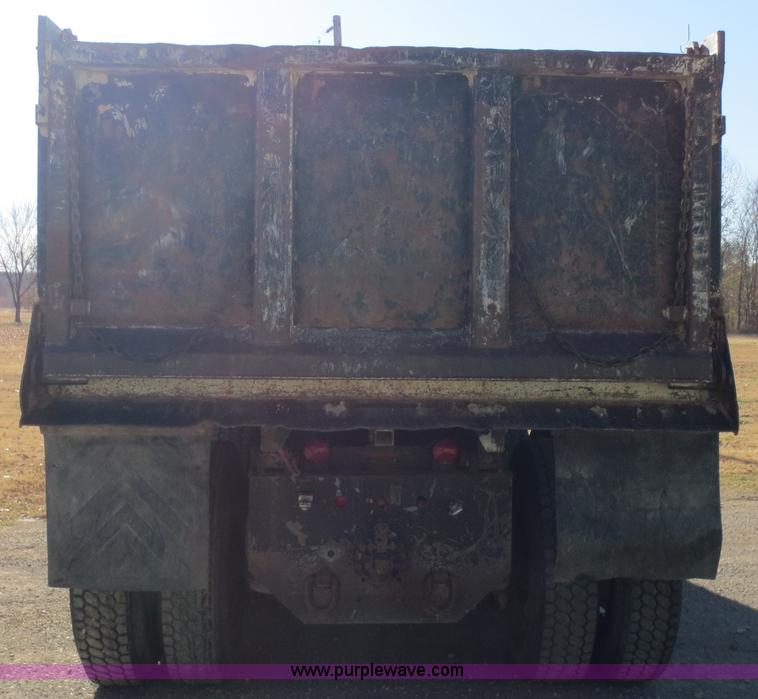 image for item D5732 1994 Perterbilt 375 dump truck