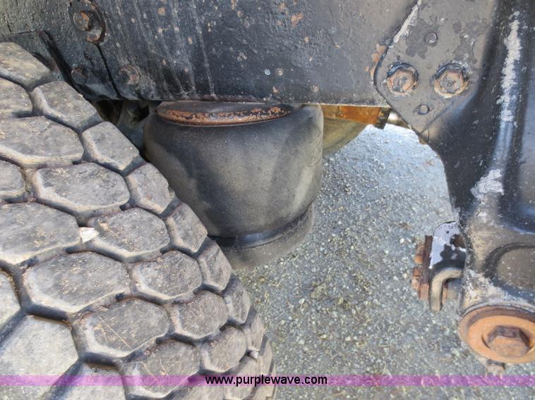 image for item D5732 1994 Perterbilt 375 dump truck