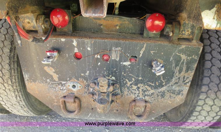 image for item D5732 1994 Perterbilt 375 dump truck