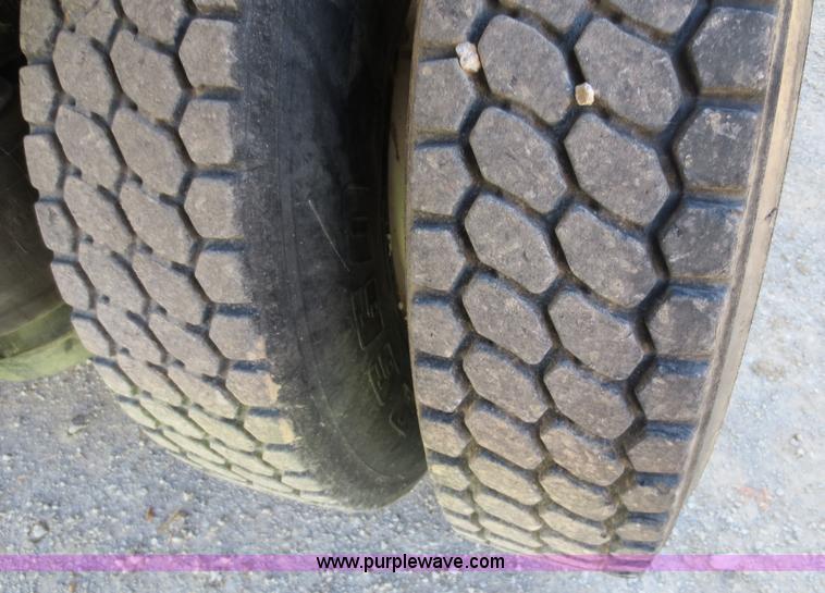 image for item D5732 1994 Perterbilt 375 dump truck