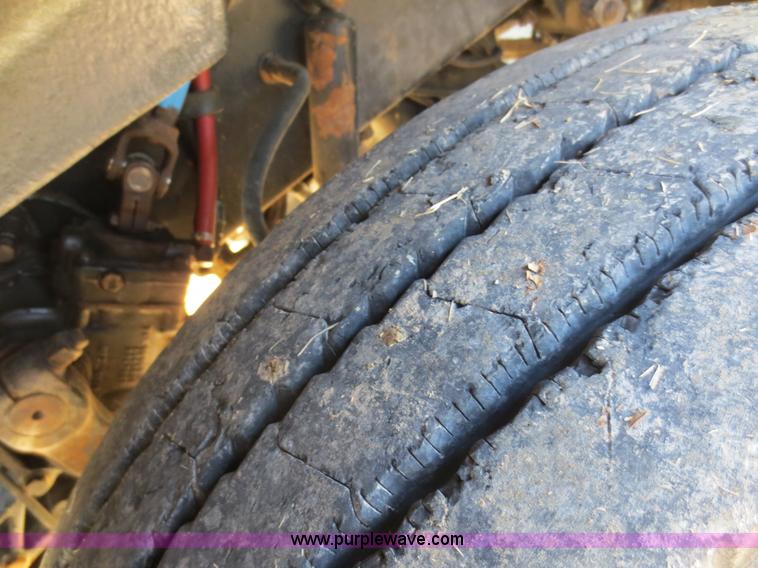 image for item D5732 1994 Perterbilt 375 dump truck