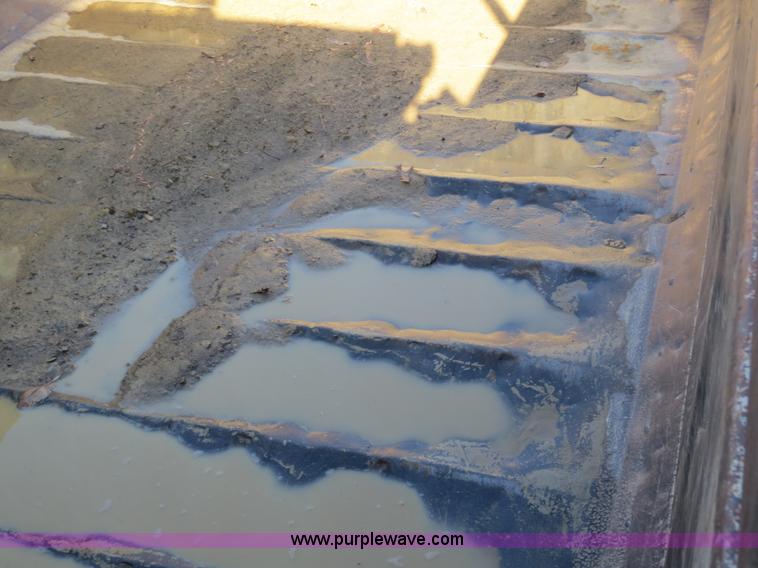 image for item D5732 1994 Perterbilt 375 dump truck