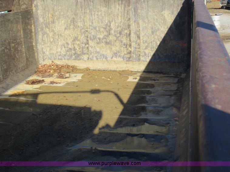 image for item D5732 1994 Perterbilt 375 dump truck