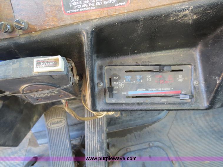 image for item D5732 1994 Perterbilt 375 dump truck