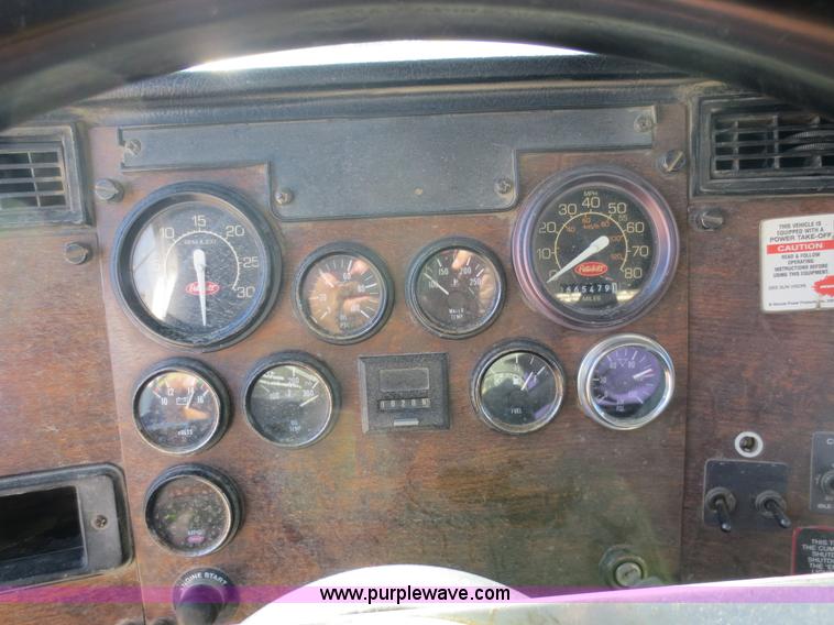 image for item D5732 1994 Perterbilt 375 dump truck