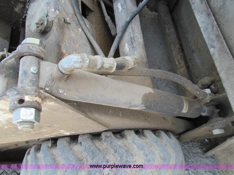 image for item E3544 1978 Clark Bobcat 722 skid steer