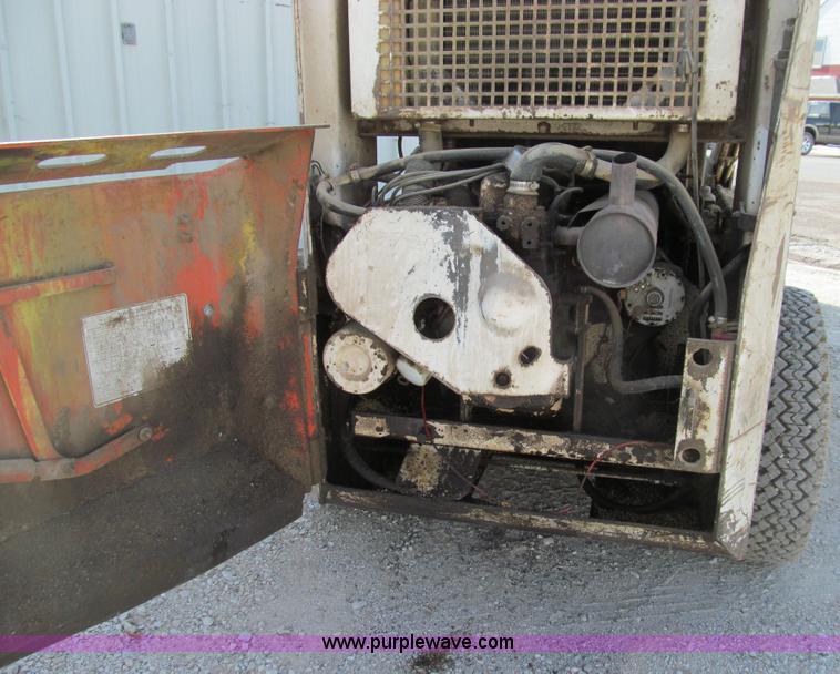 image for item E3544 1978 Clark Bobcat 722 skid steer